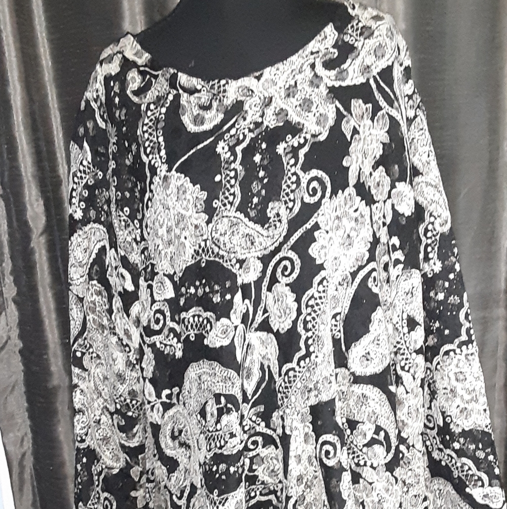 Black and White Paisley Women's Top
